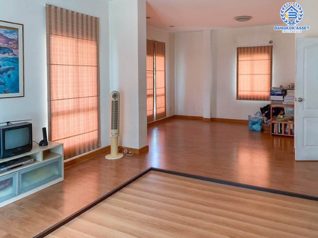 *****บ้านเดี่ยวมือสอง ม.บ้านสวนผึ้ง รามอินทรา65 บนเนื้อที่เยอะถึง 59.5 ตร.ว. ฟังก์ชัน 3 ห้องนอน 3 ห้องน้ำ 2 ที่จอดรถ บ้านสวย ทำเลสุดปัง เชื่อมต่อได้หลายเส้นทาง ใกล้รถไฟฟ้าสายสีชมพู "สถานีรามอินทรา 40" และทางด่วน "ฉลองรัช" รายล้อมด้วยสิ่งอำนวยความสะดวกมาย